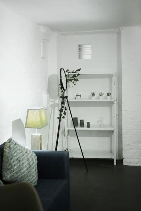 Central, Cozy & Beautiful Designed 2-Rooms Apt. Near River Berlín Exterior foto